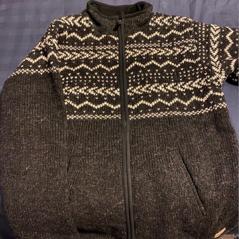 Laundromat Yukon Mens Sweater Fleece Lined Medium NWT